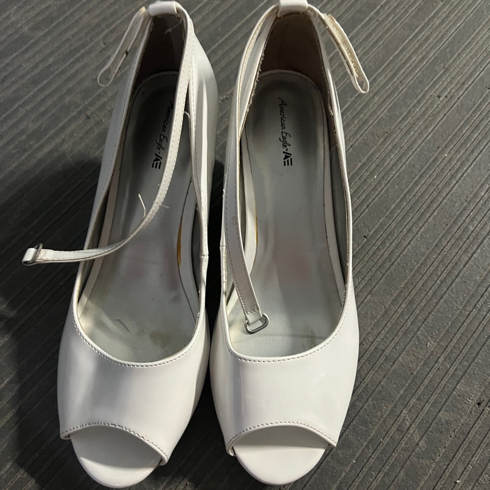 Worn Only Once! American Eagle Outfitters Girl’s White Peep Toe Heels